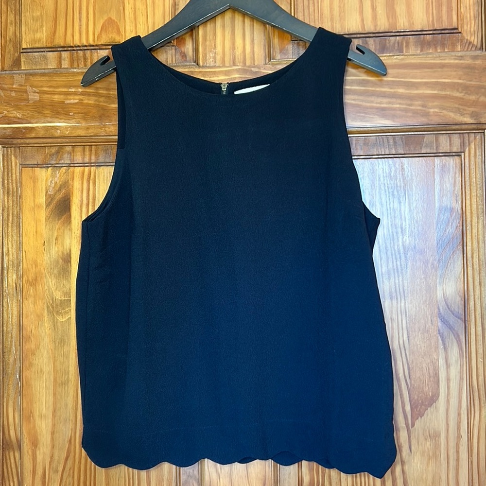 NWT Monteau Scallop Hem Sleeveless Blouse